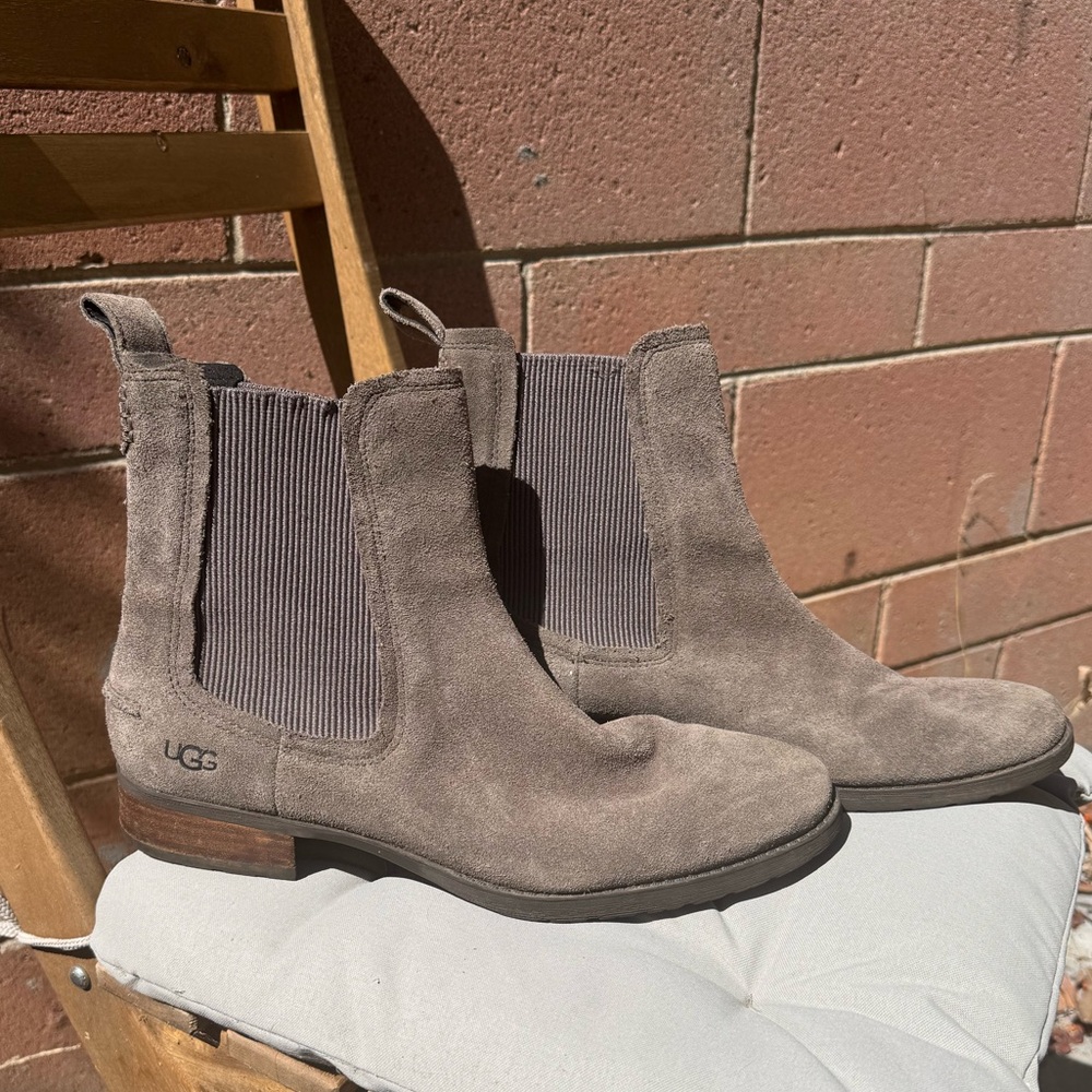 UGG Hillhurst II Taupe Suede Waterproof Ankle Chelsea Boot Women’s 9